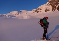 Au fond, Dôme de la Sache