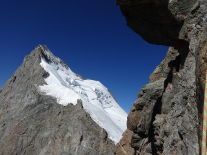 La barre des Ecrins depuis le relais