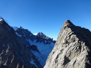 En face, notre bivouac