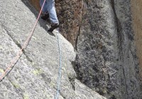 Les pieds dans la dalle et les mains dans la fissure