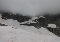 Le haut du col dans les nuages