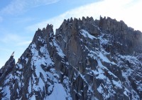 Une (petite) cordée est visible dans la brèche milieu-gauche