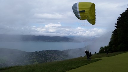 Etienne au déco de Planfait. Apprendre au dessus du lac d Annecy c est pas dégueu.